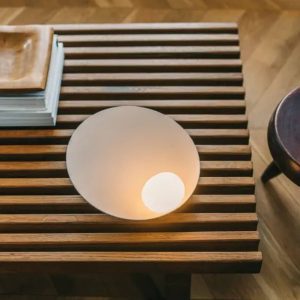 Vibia Musa 7402 LED asztali lámpa fekvő