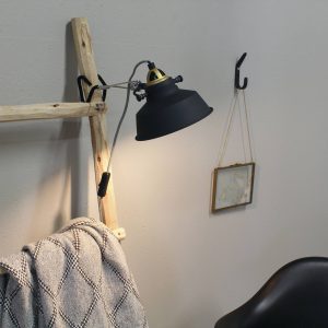 Nové fali lámpa dugóval