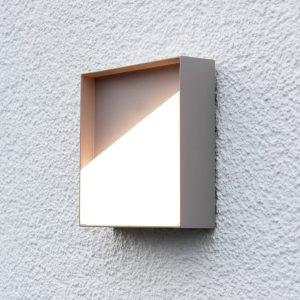 LED-es újratölthető kültéri fali lámpa Meg